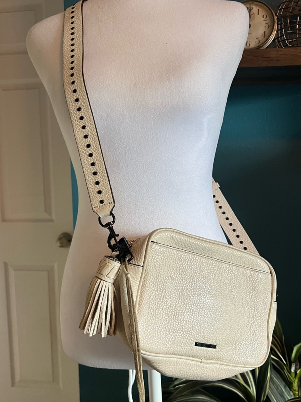 🌸Rebecca Minkoff Cream Pebbled Crossbody Camera Bag with Tassel